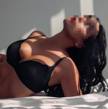 Опытная индивидуалка, я умею прокладывать дорогу к наслаждению. 💋
Мои услуги - это твоя гарантия незабываемого отдыха. Я могу подарить тебе настоящий релакс, приятное общение и волшебный массаж, который оставит следы на всем твоем теле. 💆♀️
Обладая притягательной внешностью и изысканным стилем, я покорю тебя с первого взгляда. Сексуальная и страстная, я знаю, как сделать тебя счастливым. 😈
Мои клиенты отмечают мою непревзойденную профессиональность и умение доставить истинное удовольствие. У меня есть отличные отзывы, которые говорят только в мою пользу. 🌟
Если ты ищешь настоящее наслаждение и незабываемый опыт, то я идеальный выбор для тебя. И не забудь, что я живу в Москве - столице возможностей и сексуальных фантазий. 🌇
Мои фотографии показывают мою привлекательность и страсть, которые только усиливаются на встрече со мной. Так что не медли и приходи, чтобы почувствовать весь мой талант и магию. 🔥 Памела